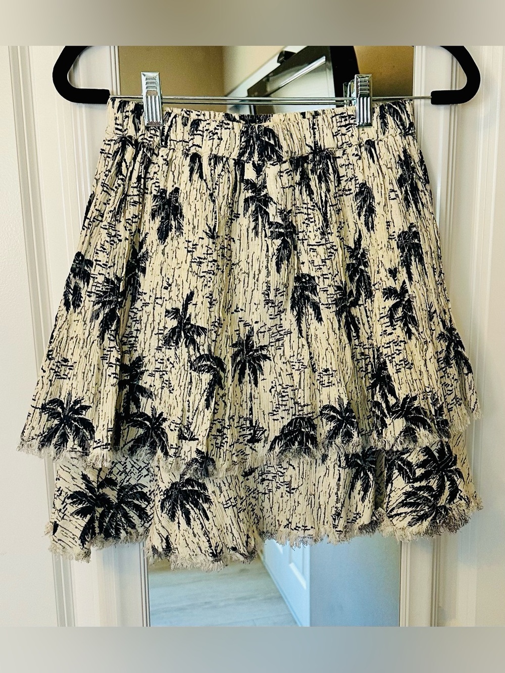 NWOT! Rip Curl Cream and Navy Palm-Print Tiered Skirt